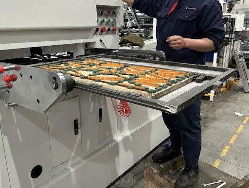 Corte e Vinco Automática AEM 800Q com destacador - Imagem 16